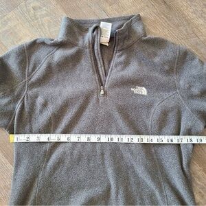 The North Face US Women's Size L Quarter Zip Pullover Fleece Sweater Gray *flaw*